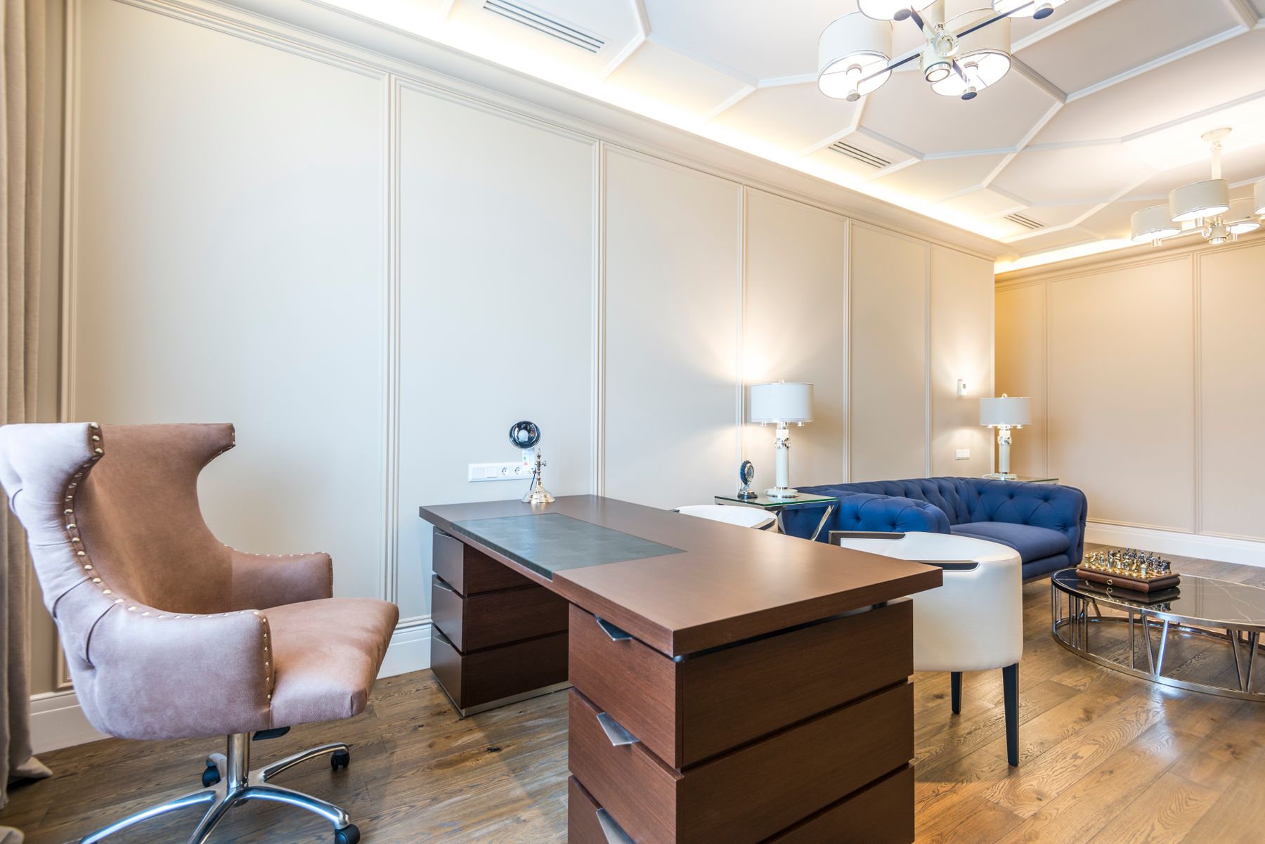 A calm, well-appointed advisory office where SKAAY helps you access the full product shelf